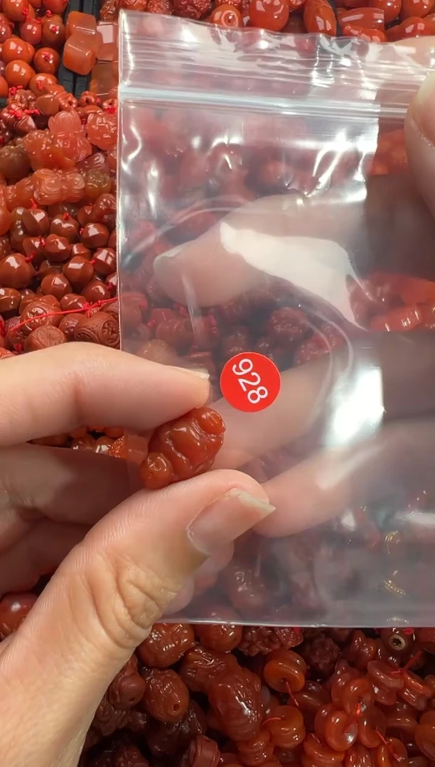 南红玛瑙未镶嵌颈饰1