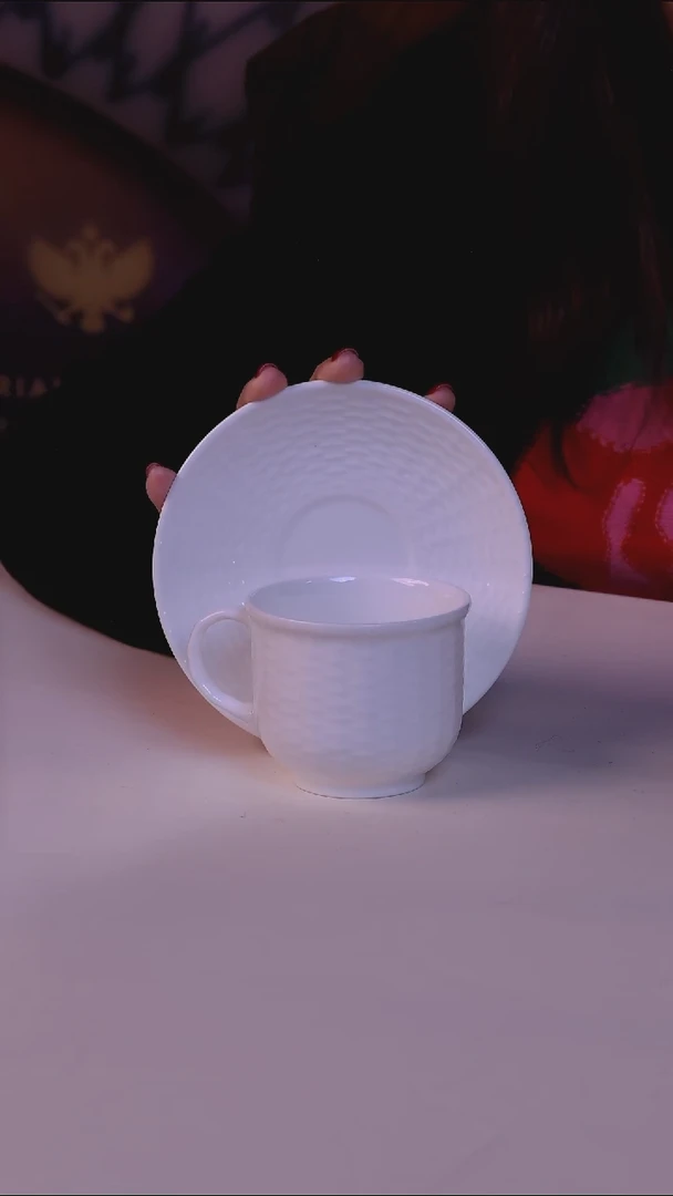 每天早上六点（伍德  杯碟）