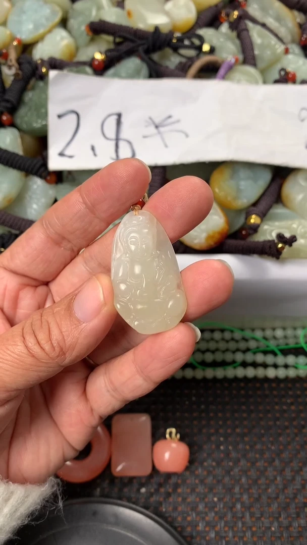 【闪购商品】和田玉颈饰未镶嵌多样性发货没有证书.拍一发一，有瑕