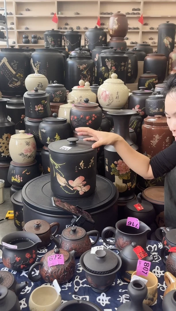 罐瑕疵茶叶罐  小八饼彩填   132