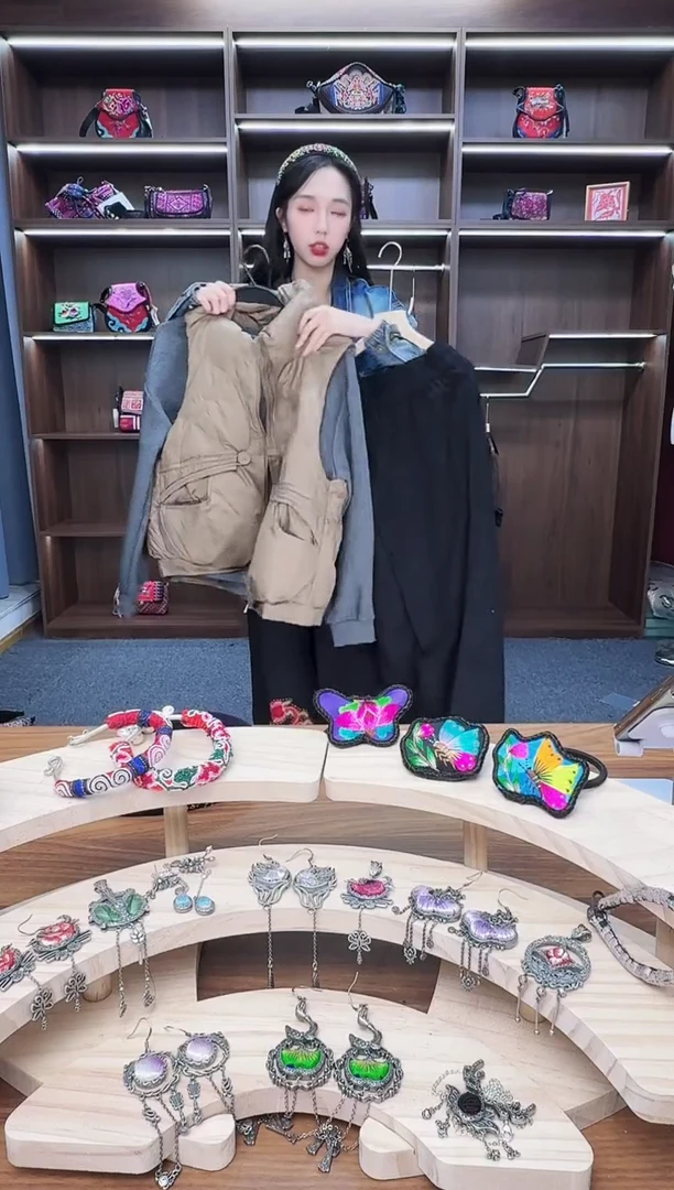 织绣A110蒙阿苏苗绣传承