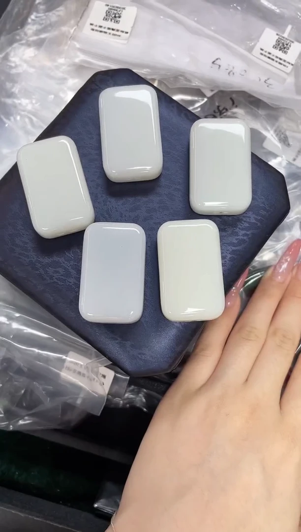 和田玉未镶嵌颈饰多样性发一件