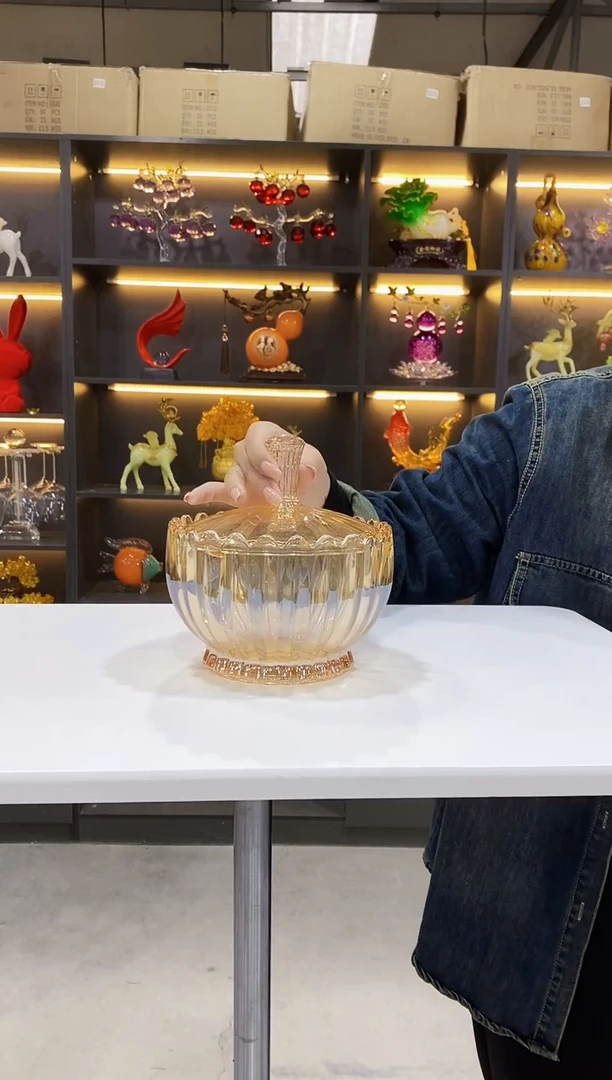 琥珀色莲花糖果罐一个