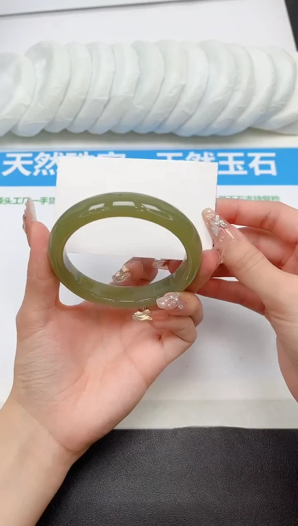 未镶嵌手镯石英质玉95-60.7