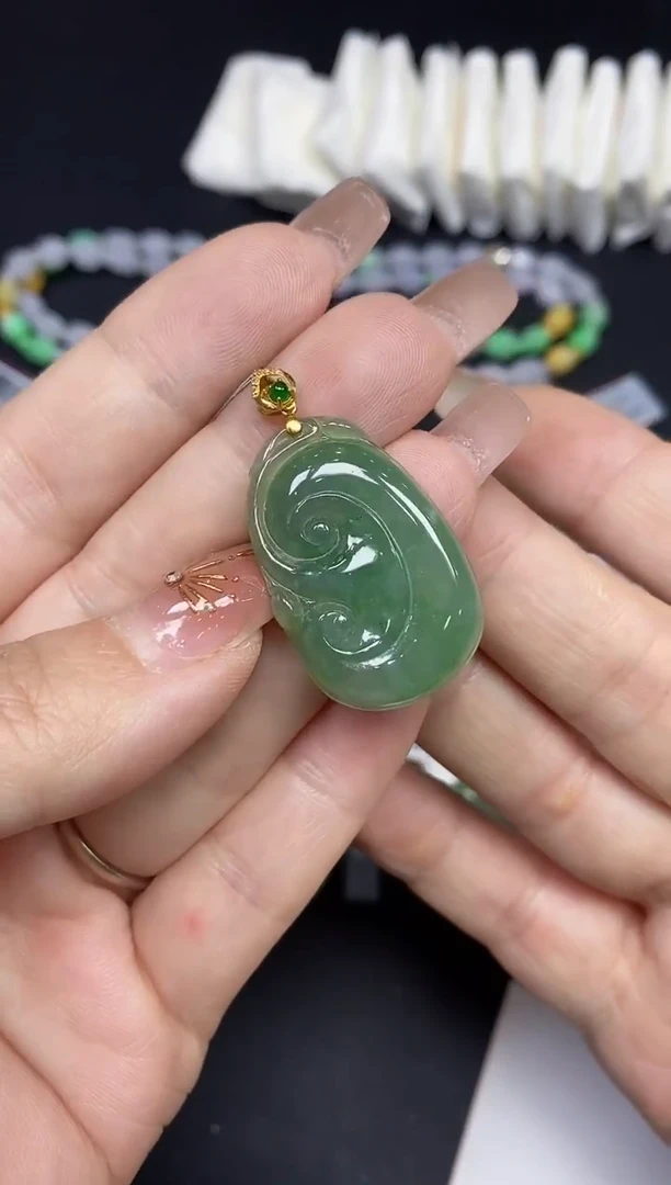 吊坠(不含链)18K金镶嵌翡翠如意18K金扣镶嵌@@CMT