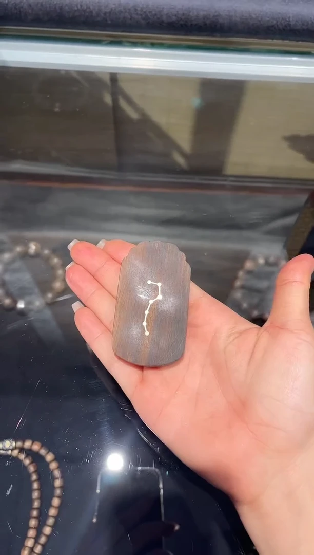 【闪购商品】沉香吊坠03精品富森红土吊牌