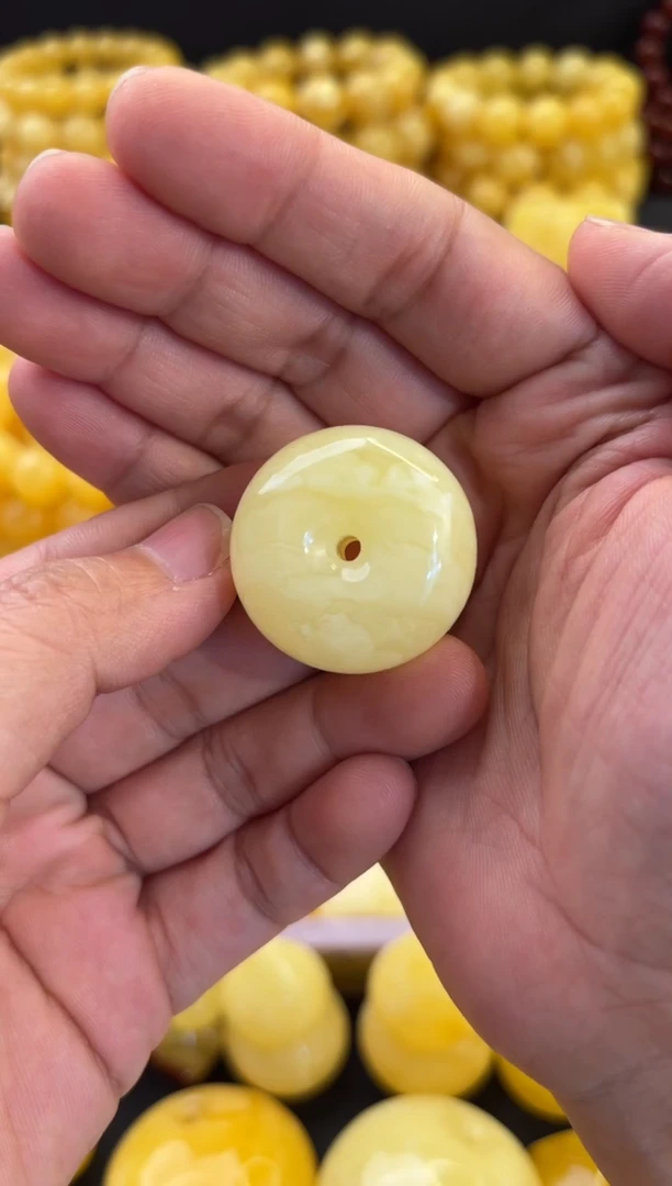 蜜蜡颈饰未镶嵌白花满蜡平安扣