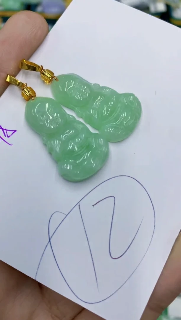 翡翠未镶嵌颈饰1111111111多样性发其一