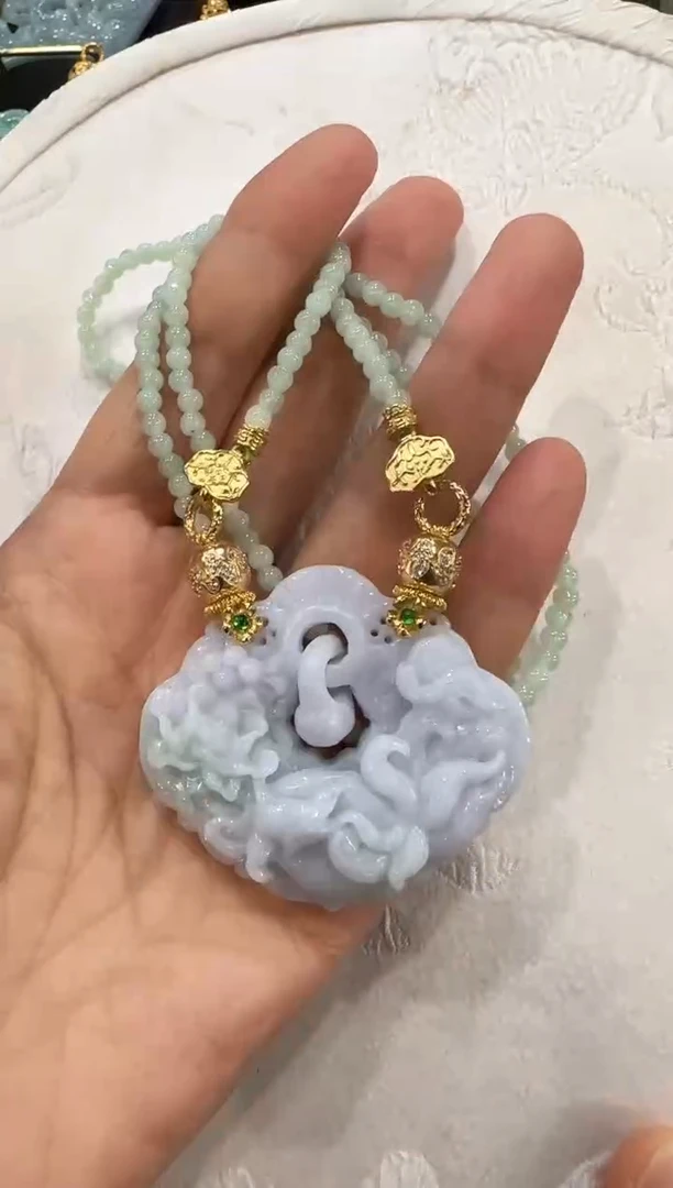 翡翠未镶嵌颈饰国风