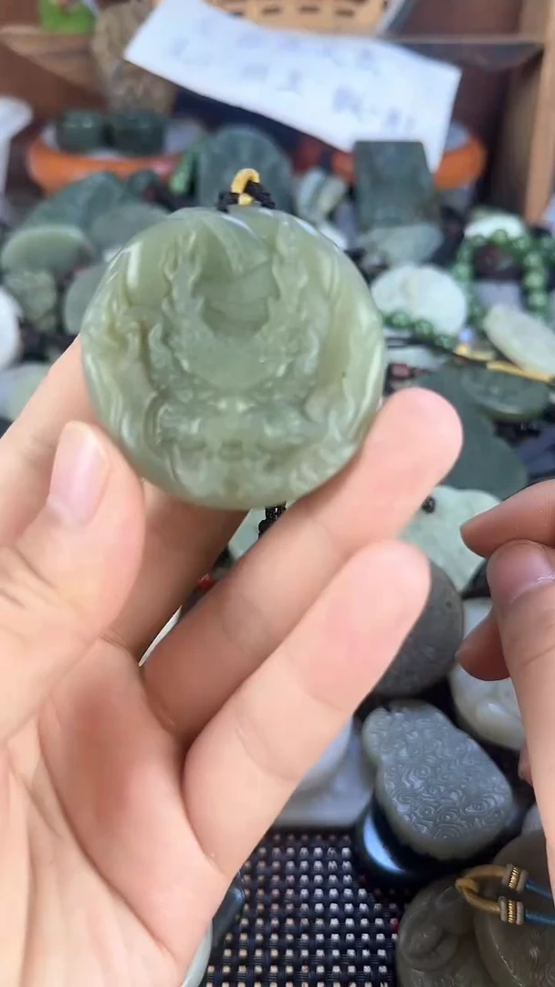 颈饰未镶嵌和田玉1