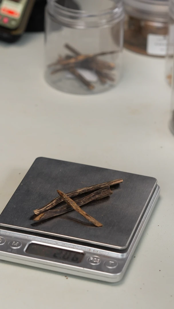 沉香沉香碎屑泰国树心油2g