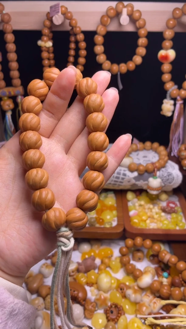 吊坠猴头核桃全品卷卷酥素手持