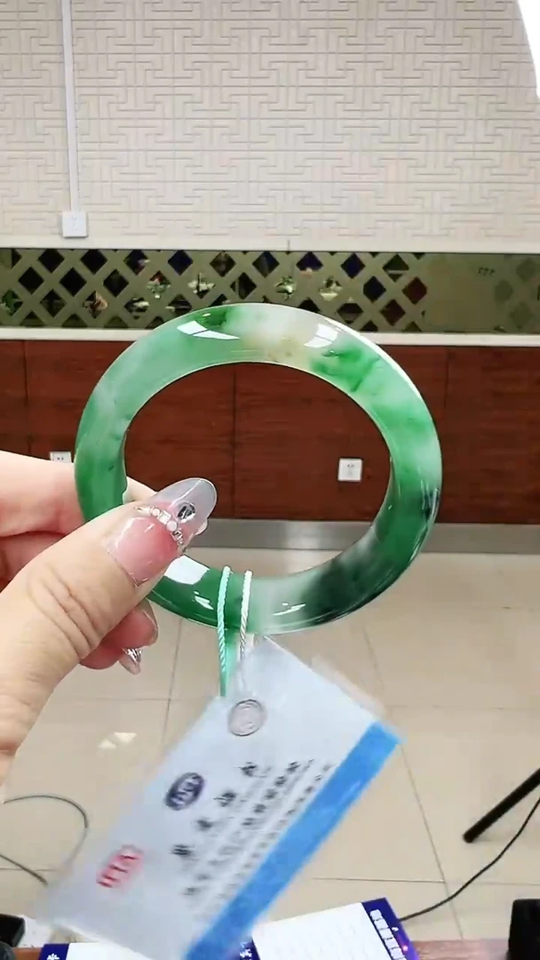 未镶嵌手镯石英质玉（非洲翠）1