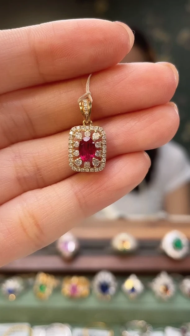 吊坠(不含链)18K金镶嵌红宝石主石：0.75ct