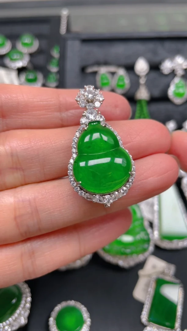 【闪购商品】翡翠吊坠(赠链)银S925镶嵌翡翠
