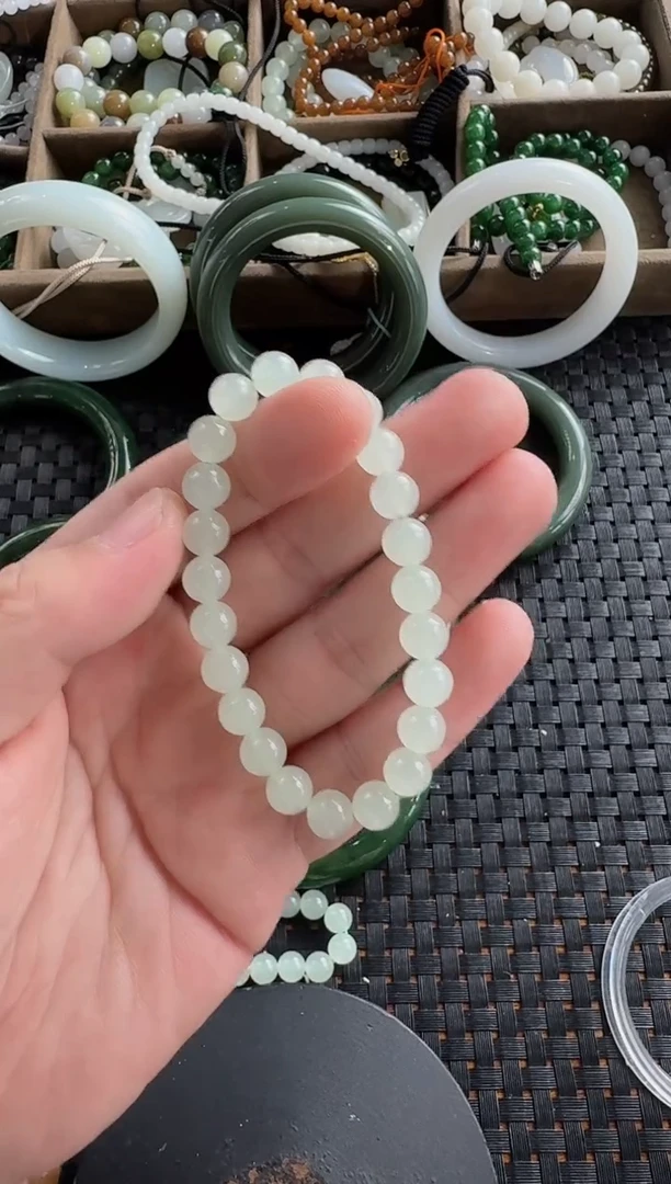 和田玉未镶嵌颈饰8mm翠色手串