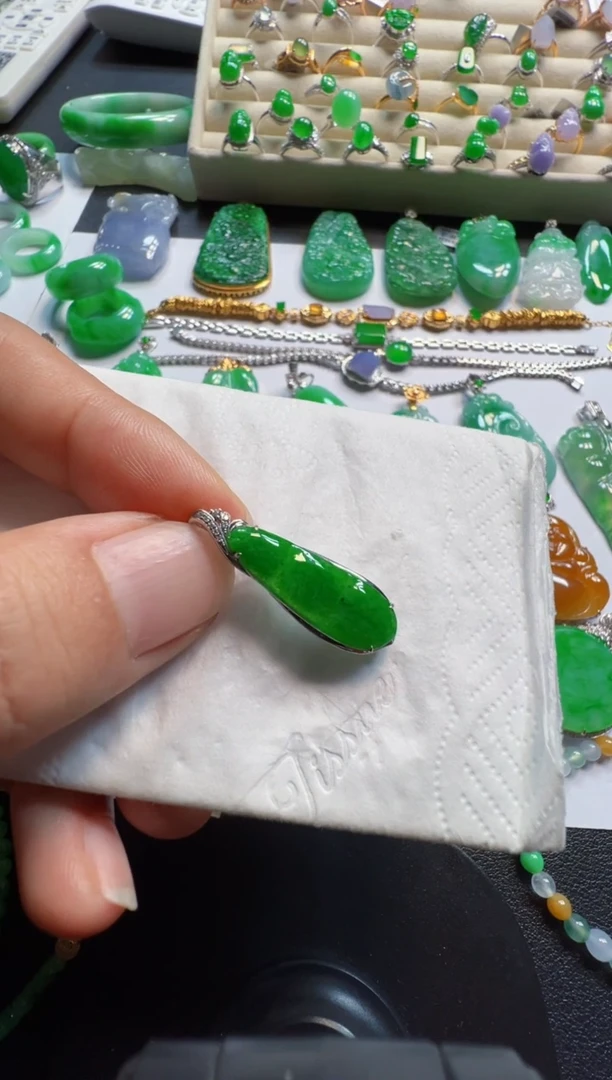 吊坠(不含链)18K金镶嵌翡翠3680