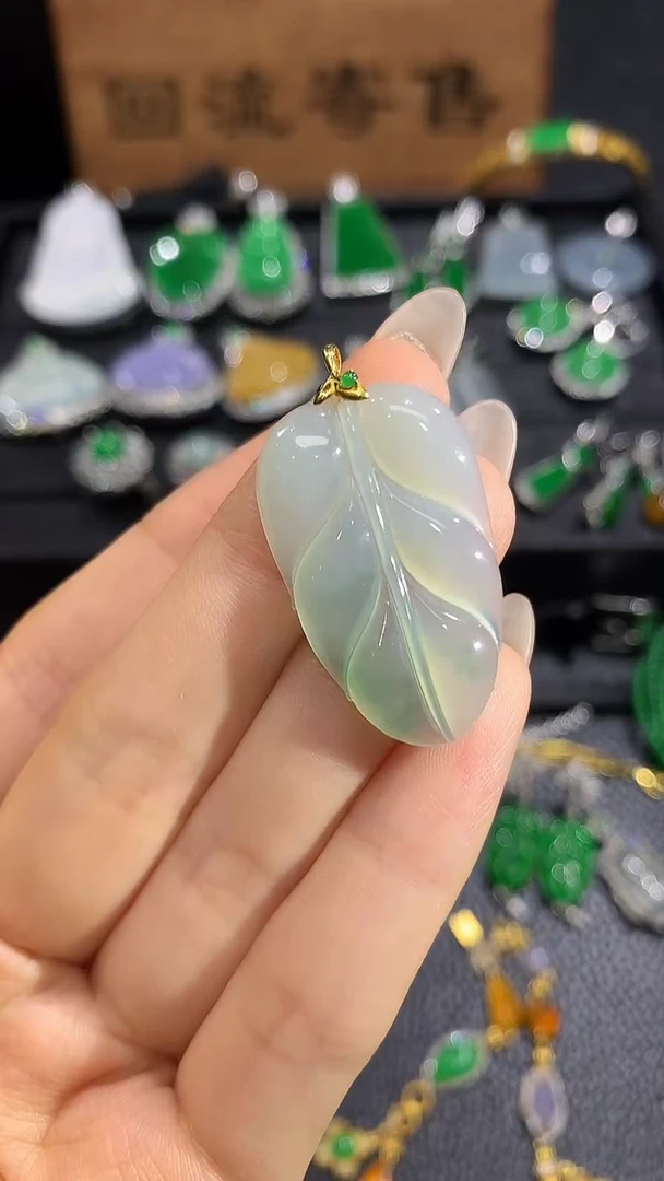 翡翠18K金镶嵌吊坠(不含链)1吊坠不含链