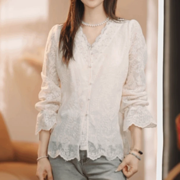 镂空勾花喇叭袖蕾丝衫女2025新款早春季内搭花边领打底衫显瘦上衣