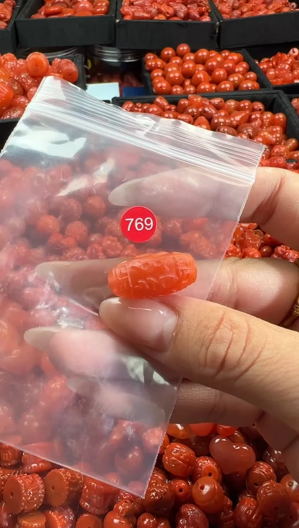 颈饰未镶嵌南红玛瑙1