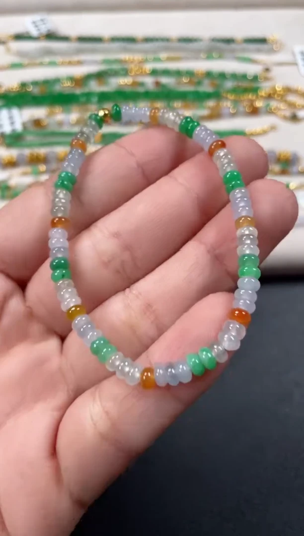 18K金镶嵌手串翡翠一条   P459