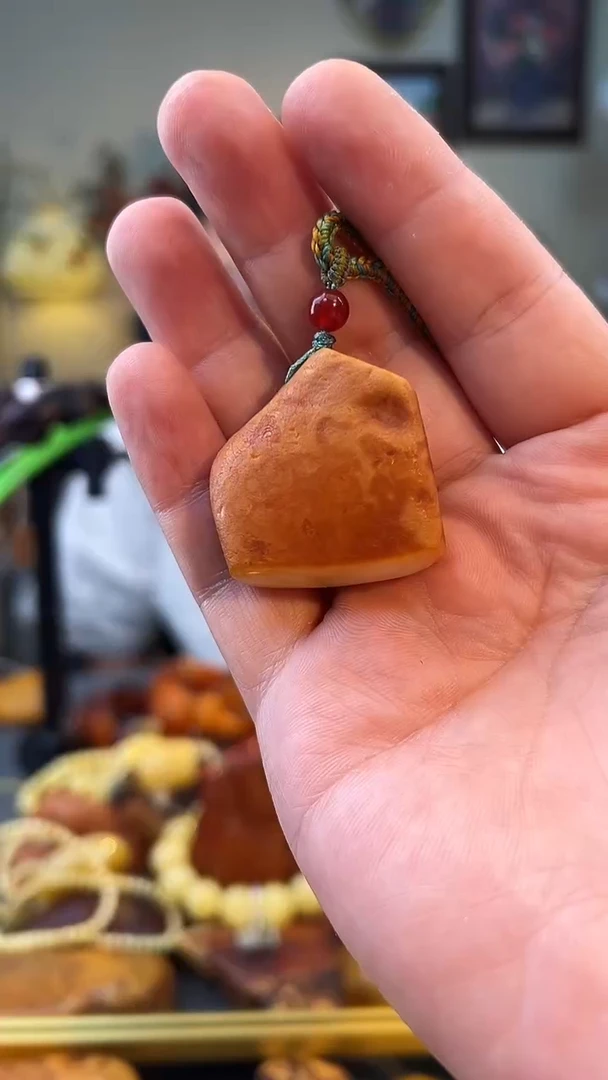 琥珀颈饰未镶嵌吊坠