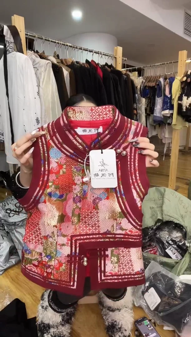 马甲       M码       80-105斤