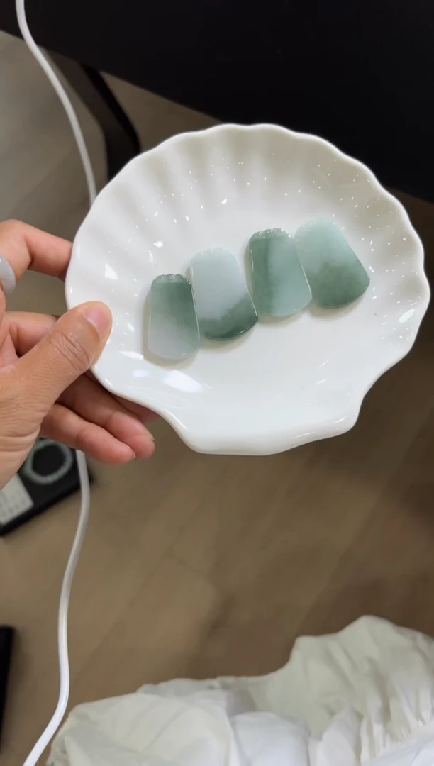 未镶嵌挂件翡翠多样性发一件R703108