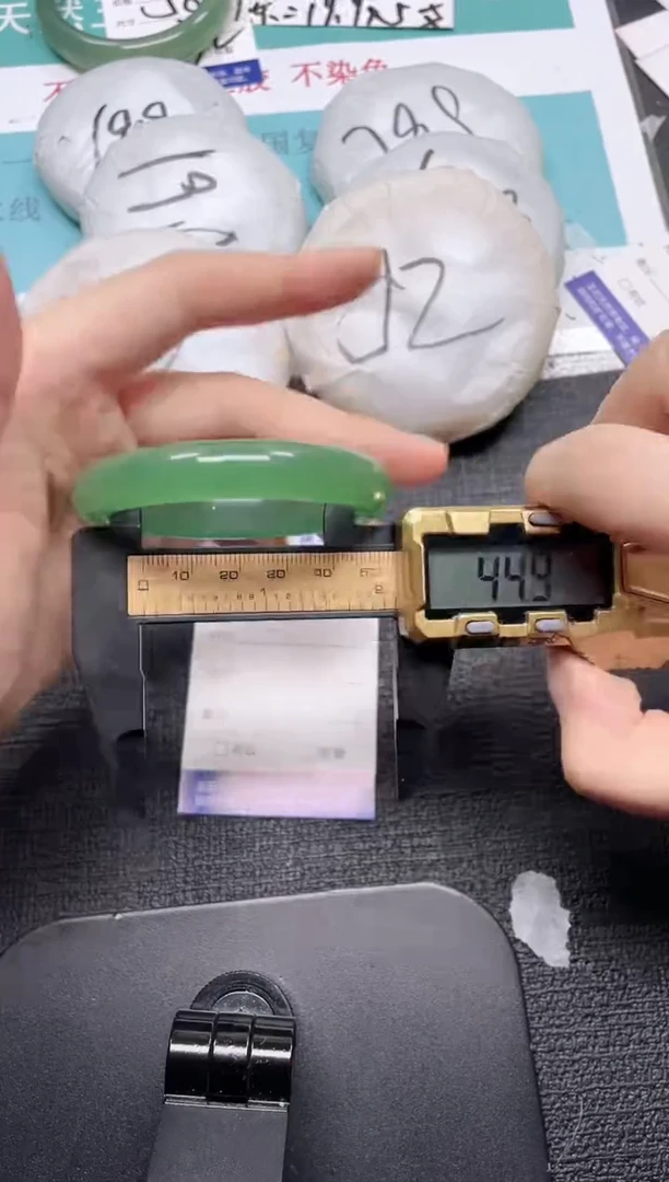 未镶嵌手镯石英质玉144-53