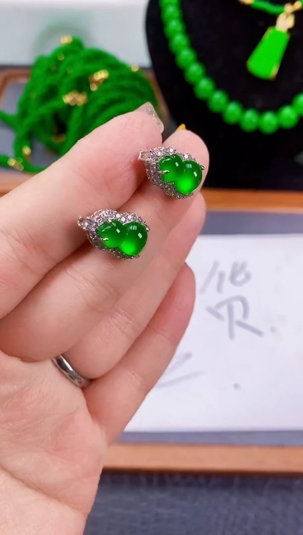 翡翠未镶嵌耳饰葫芦耳饰