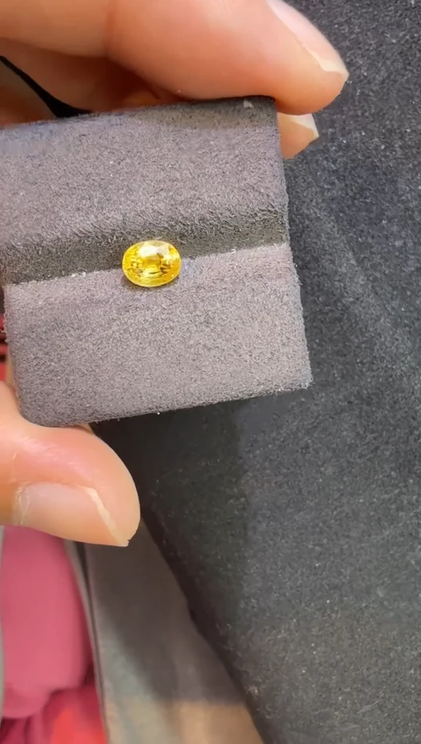 未镶嵌定制定制蓝宝石芷*天然金丝雀黄1.07克拉