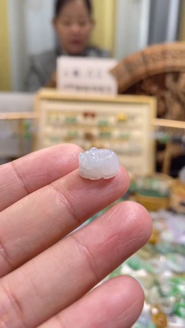 颈饰未镶嵌翡翠貔貅