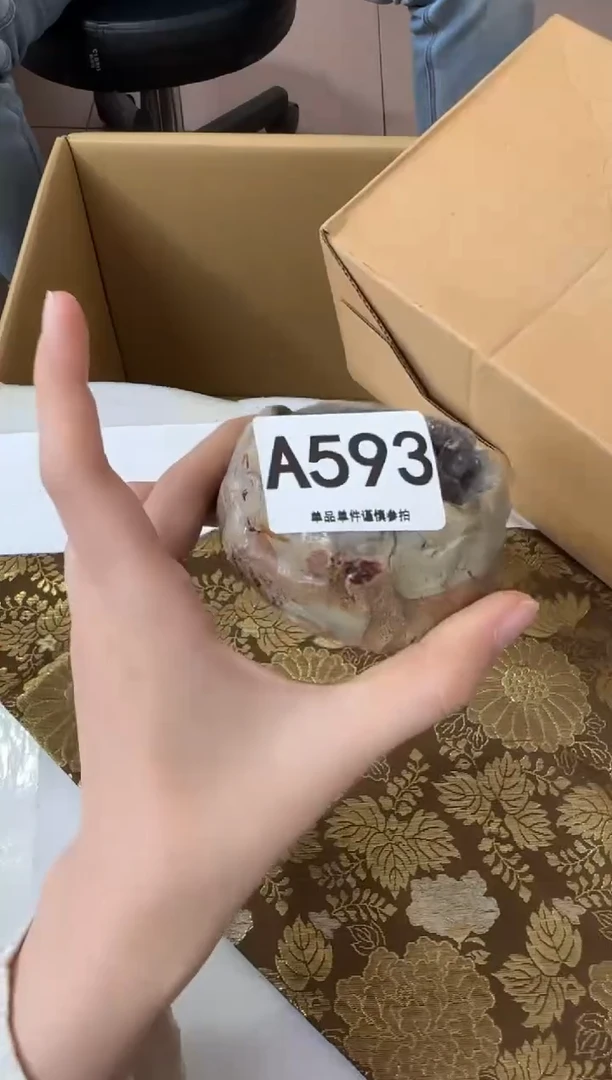 其他小****y593...中古产品谨慎参拍
