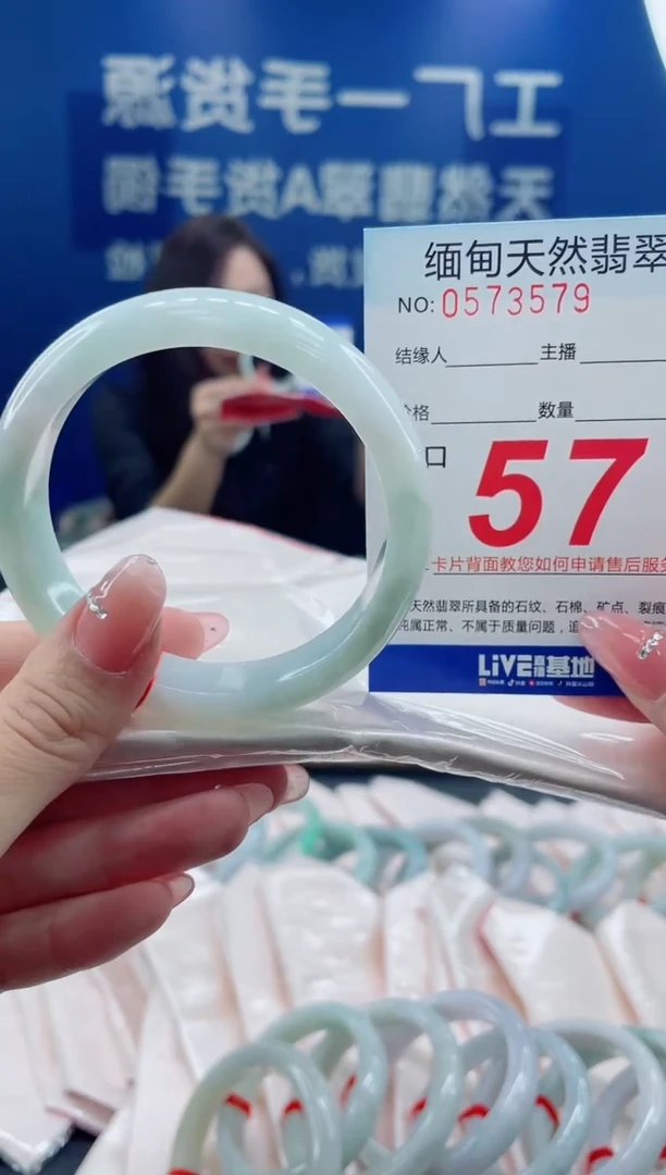 未镶嵌手镯翡翠天然翡翠手镯