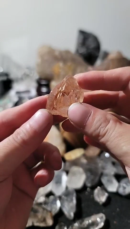 原石未镶嵌水晶红泥骸骨玫瑰花形