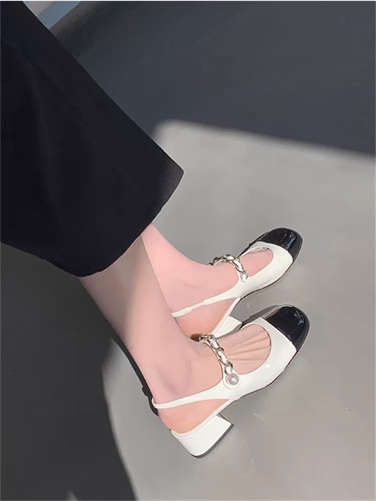 拼色玛丽珍鞋女春夏新款珍珠链条包头粗跟气质后空凉鞋2229-1