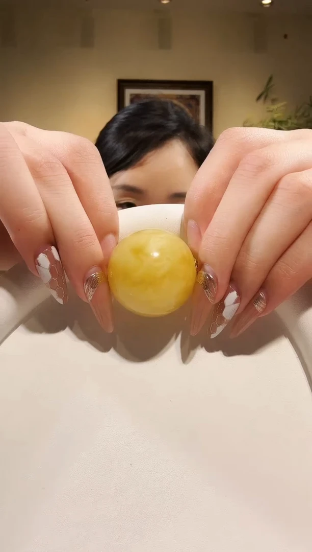 未镶嵌颈饰琥珀奢**玉吊坠