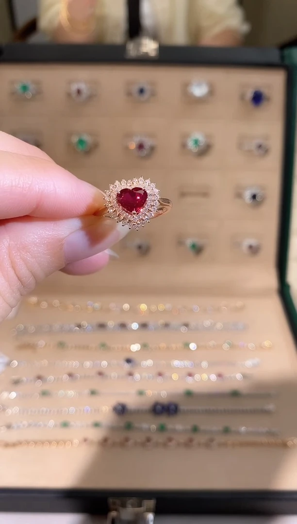 红宝石戒指18K金镶嵌主石1.43克拉