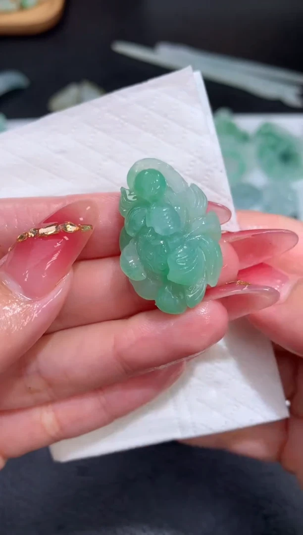 未镶嵌定制翡翠莲花