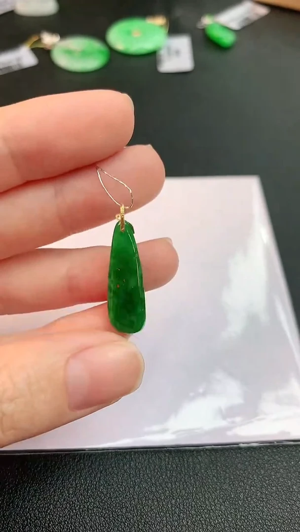 【闪购商品】翡翠颈饰18K金镶嵌赠礼盒证书 敏