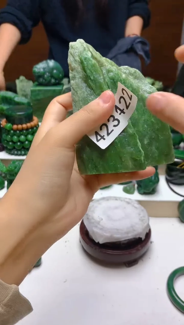 未镶嵌和田玉（碧玉）珠宝半成品0