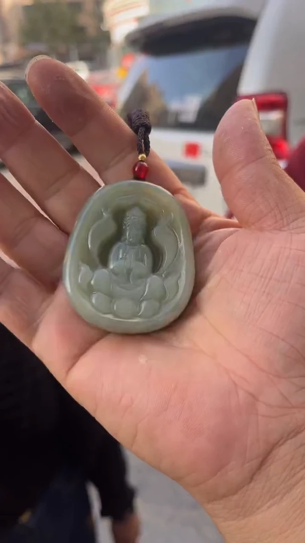 颈饰未镶嵌和田玉吊坠