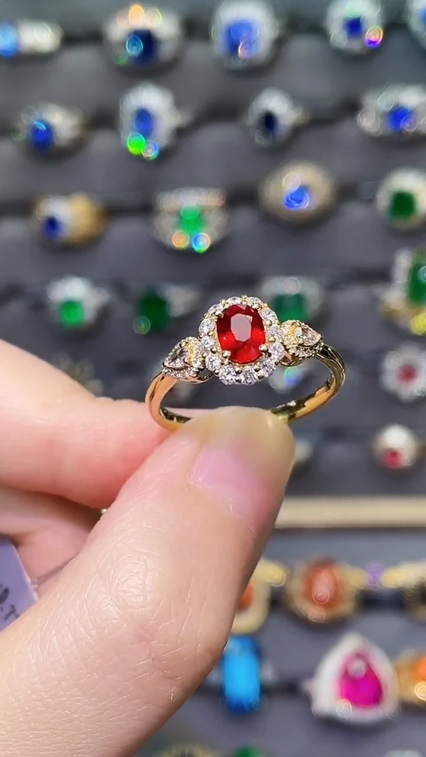 红宝石戒指18K金镶嵌无烧鸽血红0.77ct