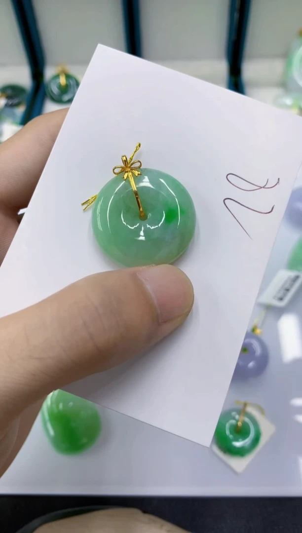 颈饰18K金镶嵌翡翠翡翠