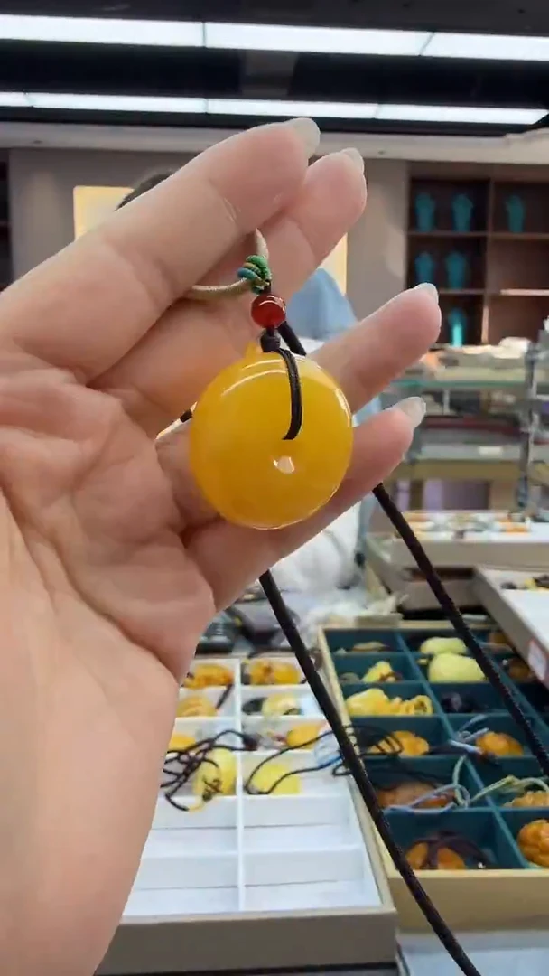 琥珀颈饰未镶嵌200秒拍号 假一罚三