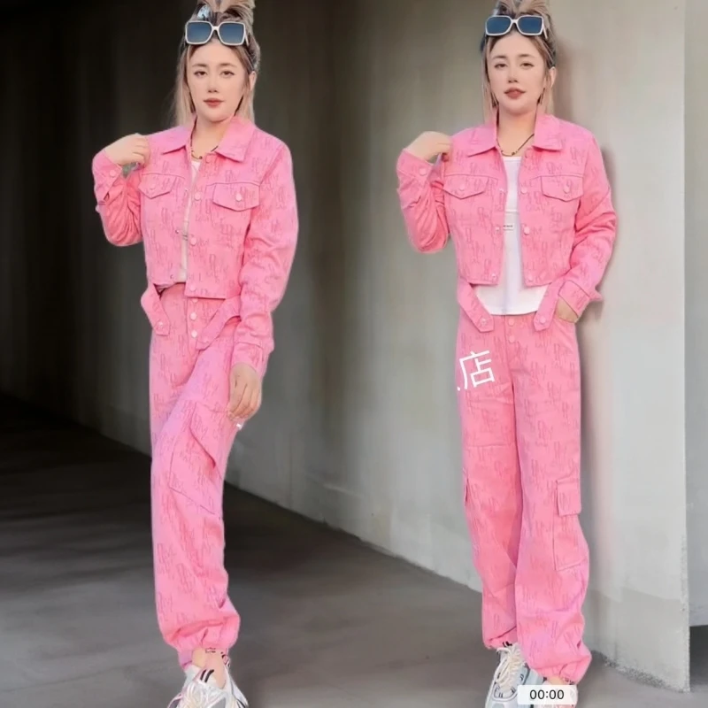 2025秋新爆款粉色牛仔提花字母两件套长袖短外套工装长裤洋气套装