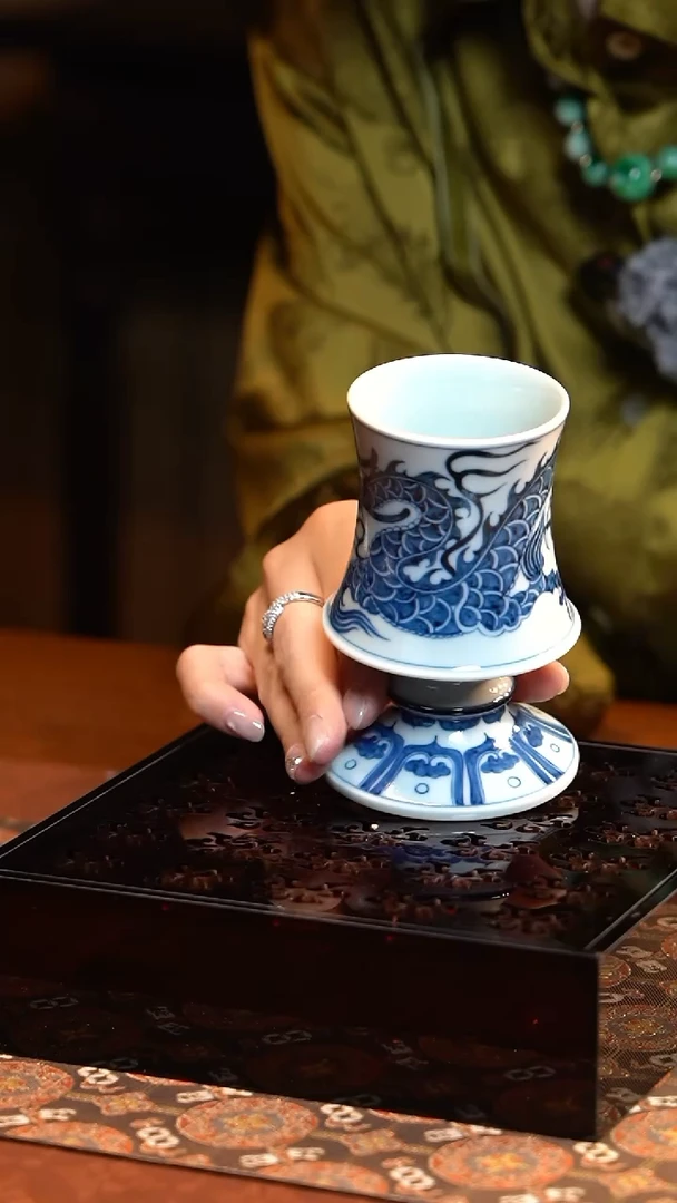 【闪购商品】L元邑铠甲龙纹高足杯