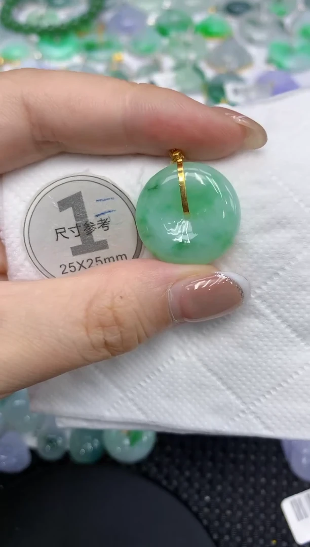 颈饰18K金镶嵌翡翠111111111