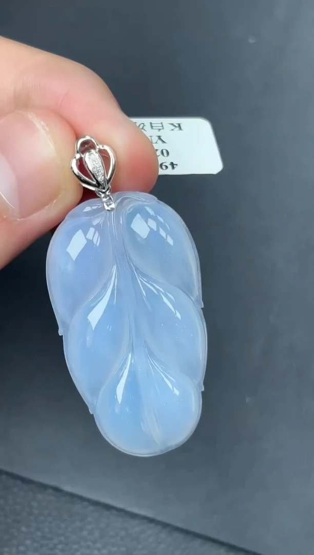 颈饰18K金镶嵌翡翠叶子