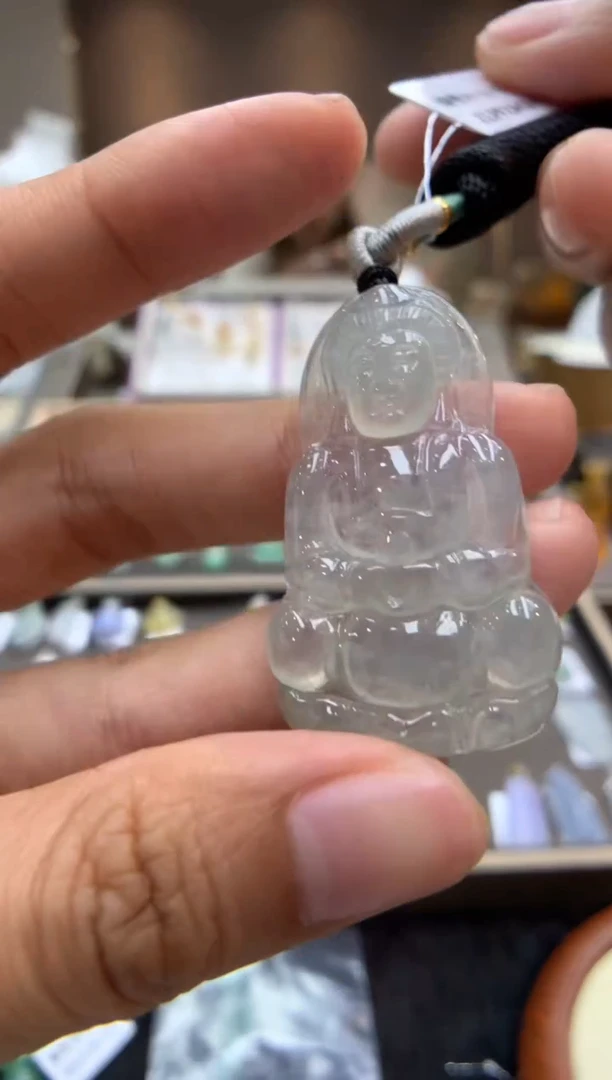 翡翠未镶嵌颈饰观音